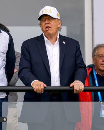 2026 Amgen Irish Open - Third Round, Trump International Golf Links, Doonbeg 12 9 2026 President of the United States of America Donald Trump watches over the eighteenth green with his son Eric Donald Trump watches over the eighteenth green with his son Eric 12 9 2026  Copyright: xx BB3_5764