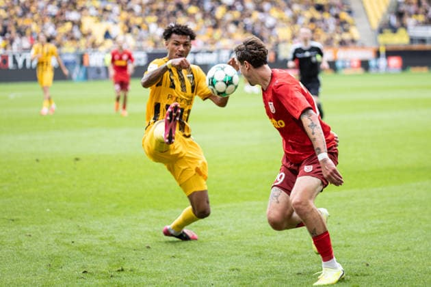 Dritte Liga, Alemannia Aachen vs. SSV Jahn Regensburg, 12.09.2026 Joel da Silva Kiala (Alemannia Aachen 37) und Adrian Fein (SSV Jahn Regensburg 29) -- DFL REGULATIONS PROHIBIT ANY USE OF PHOTOGRAPHS AS IMAGE SEQUENCES AND OR Q‹UASI-VIDEO. - Dritte Liga, Alemannia Aachen vs. SSV Jahn Regensburg, 12.09.2026, Tivoli, Aachen Copyright: xBEAUTIFULxSPORTS Derixx