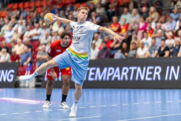 Felix Boeckenholt (TSV Bayer Dormagen, 17) im Torwurf per Siebenmeter GER, TuS N-Luebbecke vs. TSV Bayer Dormagen, Handball, 2. Bundesliga, 3. Spieltag, Spielzeit 2026 2027, 12.09.2026 GER, TuS N-Luebbecke vs. TSV Bayer Dormagen, Handball, 2. Bundesliga, 3. Spieltag, Spielzeit 2026 2027, 12.09.2026 Luebbecke Copyright: xEibner-Pressefoto JanxRollingerx EP_JSK