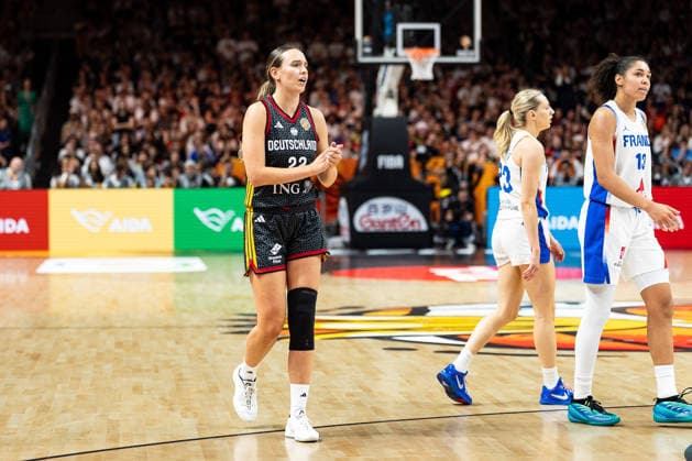 Emily Bessoir (Deutschland, 22) enttaeuscht Enttaeuschung, GER, Frankreich vs. Deutschland, Basketball, FIBA Women s World Cup 2026, Halbfinale, 12.09.2026 GER, Frankreich vs. Deutschland, Basketball, FIBA Women s World Cup 2026, Halbfinale, 12.09.2026 Berlin Copyright: xEibner-Pressefoto MaxxVincenx EP_MVN