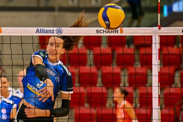 Volleyball Testspiel Allianz MTV Stuttgart vs VC Kanti Schaffhausen 12.09.2026 Testspiel, Volleyball, Damen, Saison 2026 2027, Allianz MTV Stuttgart (in Blau), gegen VC Kanti Schaffhausen (CH, schwarz), Lydia Grote, Copyright: xBEAUTIFULxSPORTS TomxBlochx