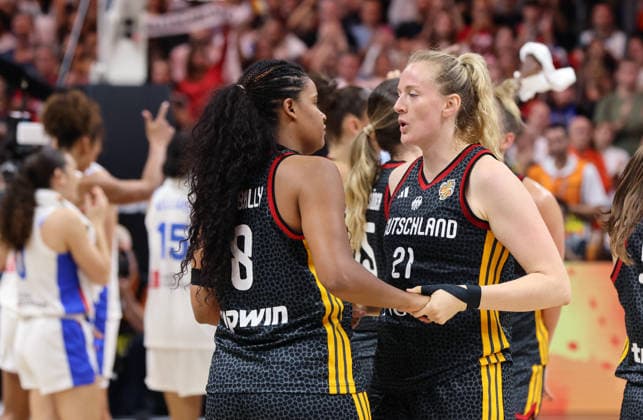 Nyara Sabally, Marie Gülich, deutsche Mannschaft enttäuscht nach Spielende Enttäuschung Basketball FIBA World Cup Weltmeisterschaft Frauen WM Halbfinale Saison 2026 2027 12.09.2026 Frankreich FRA vs DBB Deutschland GER