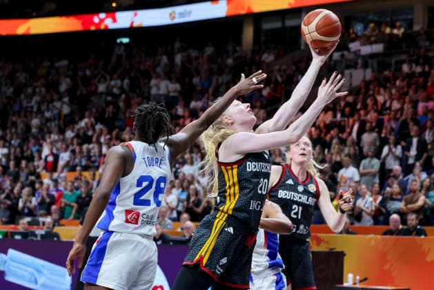 Migna Toure (France) und Frieda Buhner (Germany) battle for the ball during the FIBA Women s Basketball World Cup Germany 2026 semifinals match between France and Germany at Berlin Arena on September 12, 2026 in Berlin, Germany. (Photo by Marco Steinbrenner DeFodi Images) -