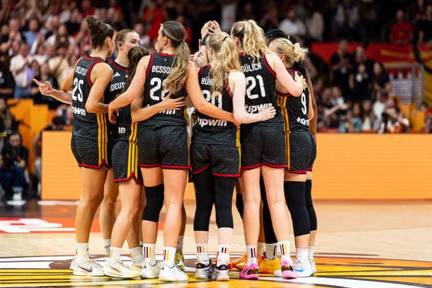 deutsche Mannschaft enttaeuscht Enttaeuschung nach Niederlage, GER, Frankreich vs. Deutschland, Basketball, FIBA Women s World Cup 2026, Halbfinale, 12.09.2026 GER, Frankreich vs. Deutschland, Basketball, FIBA Women s World Cup 2026, Halbfinale, 12.09.2026 Berlin Copyright: xEibner-Pressefoto MaxxVincenx EP_MVN
