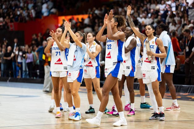 franzoesische Mannschaft jubelt Jubel nach Sieg Spielende bedankt sich bei den Fans, Leila Lacan (Frankreich, 71), Romane Bernies (Frankreich, 47), Marieme Badiane (Frankreich, 22), Gabby Williams (Frankreich, 15), GER, Frankreich vs. Deutschland, Basketball, FIBA Women s World Cup 2026, Halbfinale, 12.09.2026 GER, Frankreich vs. Deutschland, Basketball, FIBA Women s World Cup 2026, Halbfinale, 12.09.2026 Berlin Copyright: xEibner-Pressefoto MaxxVincenx EP_MVN