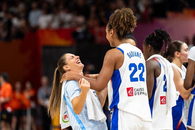 Romane Bernies (Frankreich, 47) und Marieme Badiane (Frankreich, 22) jubelt Jubel nach Sieg Spielende, GER, Frankreich vs. Deutschland, Basketball, FIBA Women s World Cup 2026, Halbfinale, 12.09.2026 GER, Frankreich vs. Deutschland, Basketball, FIBA Women s World Cup 2026, Halbfinale, 12.09.2026 Berlin Copyright: xEibner-Pressefoto MaxxVincenx EP_MVN