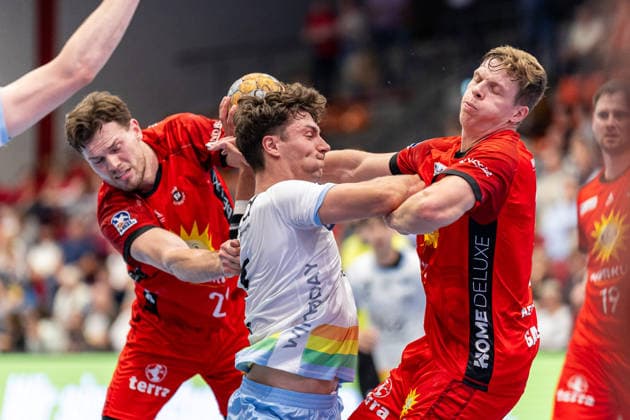 (L-R) Finn Wullenweber (TuS N-Luebbecke, 20), Krischa Leis (TSV Bayer Dormagen, 07), Alexander Schulze (TuS N-Luebbecke, 14) GER, TuS N-Luebbecke vs. TSV Bayer Dormagen, Handball, 2. Bundesliga, 3. Spieltag, Spielzeit 2026 2027, 12.09.2026 GER, TuS N-Luebbecke vs. TSV Bayer Dormagen, Handball, 2. Bundesliga, 3. Spieltag, Spielzeit 2026 2027, 12.09.2026 Luebbecke Copyright: xEibner-Pressefoto JanxRollingerx EP_JSK