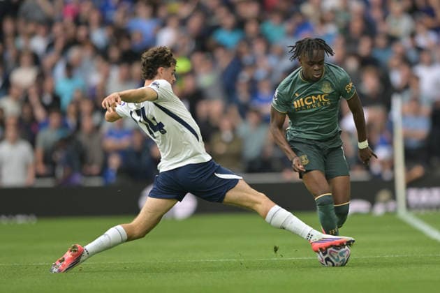 Spurs vs Everton, Premier League Dominic Solanke of Tottenham Hotspur clashes with Tyrique George of Everton FC during the Spurs vs Everton Premier League fixture at the Tottenham Hotspur Stadium London UK. 29th Aug 2026. This image is for EDITORIAL USE ONLY. Licence required from the Football DataCo for any other use. London Tottenham Hotspur Stadium UK Copyright: xMartinxDaltonx Spurs_vs_Everton_120926_MD_004