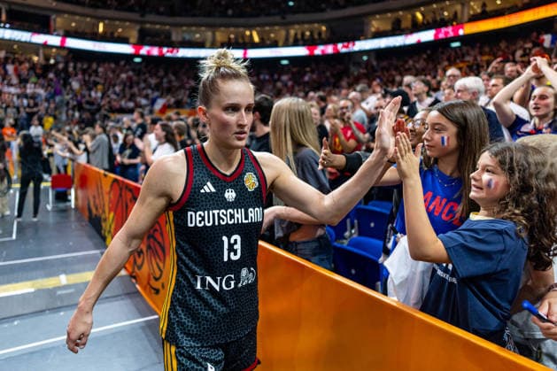 Basketball Berlin 12.09.2026 FIBA Women™s Basketball World Cup Germany 2026 Halbfinale Semifinal Frankreich (FRA) - Deutschland (GER) Niederlage Leonie Fiebich (Deutschland, No.13) Fans