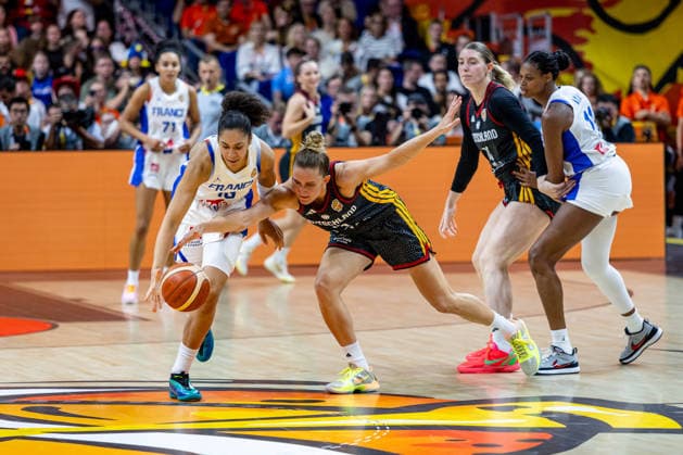 Basketball Berlin 12.09.2026 FIBA Women™s Basketball World Cup Germany 2026 Halbfinale Semifinal Frankreich (FRA) - Deutschland (GER) Leonie Fiebich (Deutschland, No.13) SALAUN Janelle (Frankreich, No.13)