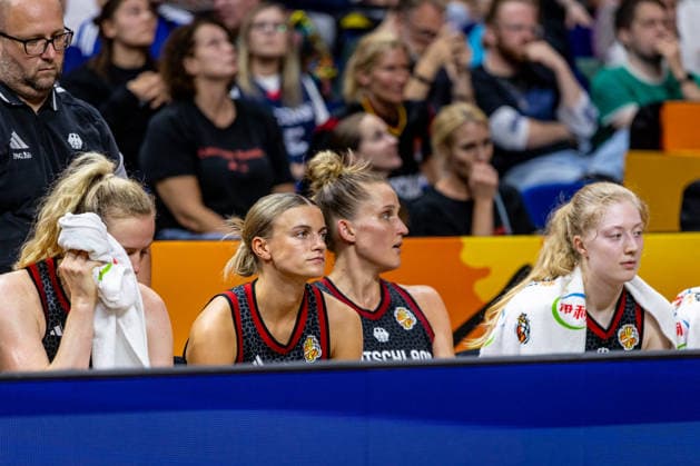 Basketball Berlin 12.09.2026 FIBA Women™s Basketball World Cup Germany 2026 Halbfinale Semifinal Frankreich (FRA) - Deutschland (GER) niederlage Marie Gülich (Deutschland, No.21) Gulich Alexandra Wilke (Deutschland, No.03) Leonie Fiebich (Deutschland, No.13) Frida Bühner (Deutschland, No.20)