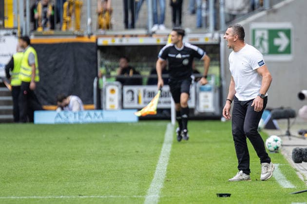 Dritte Liga, Alemannia Aachen vs. SSV Jahn Regensburg, 12.09.2026 Mersad SelimbegoviÄ‡ (Alemannia Aachen - Trainer) feuert sein Team an -- DFL REGULATIONS PROHIBIT ANY USE OF PHOTOGRAPHS AS IMAGE SEQUENCES AND OR Q‹UASI-VIDEO. - Dritte Liga, Alemannia Aachen vs. SSV Jahn Regensburg, 12.09.2026, Tivoli, Aachen Copyright: xBEAUTIFULxSPORTS Derixx