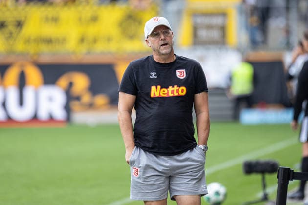 Dritte Liga, Alemannia Aachen vs. SSV Jahn Regensburg, 12.09.2026 Sascha Hildmann (SSV Jahn Regensburg - Trainer) ist weiter nicht zufrieden -- DFL REGULATIONS PROHIBIT ANY USE OF PHOTOGRAPHS AS IMAGE SEQUENCES AND OR Q‹UASI-VIDEO. - Dritte Liga, Alemannia Aachen vs. SSV Jahn Regensburg, 12.09.2026, Tivoli, Aachen Copyright: xBEAUTIFULxSPORTS Derixx