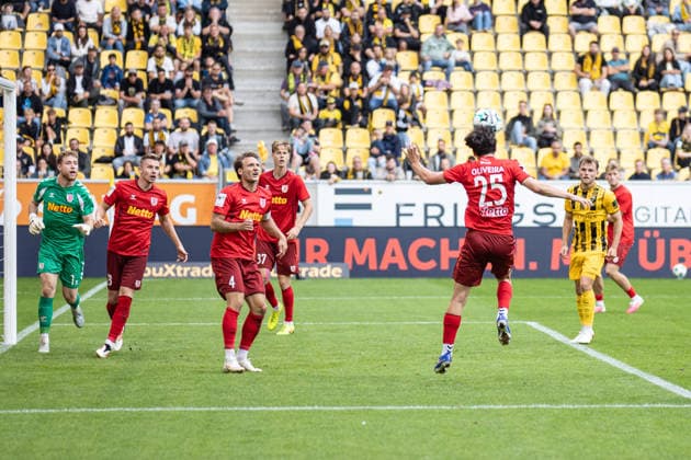 Dritte Liga, Alemannia Aachen vs. SSV Jahn Regensburg, 12.09.2026 Nicolas Oliveira (SSV Jahn Regensburg 25) klärt eine Flanke per Kopf -- DFL REGULATIONS PROHIBIT ANY USE OF PHOTOGRAPHS AS IMAGE SEQUENCES AND OR Q‹UASI-VIDEO. - Dritte Liga, Alemannia Aachen vs. SSV Jahn Regensburg, 12.09.2026, Tivoli, Aachen Copyright: xBEAUTIFULxSPORTS Derixx