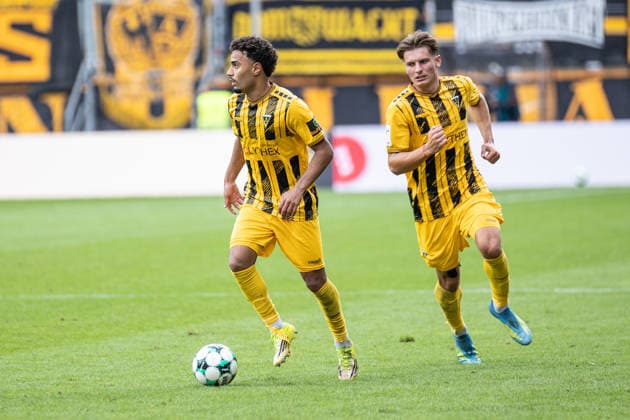 Dritte Liga, Alemannia Aachen vs. SSV Jahn Regensburg, 12.09.2026 Mehdi Loune (Alemannia Aachen 10) bringt den Ball nach vorne -- DFL REGULATIONS PROHIBIT ANY USE OF PHOTOGRAPHS AS IMAGE SEQUENCES AND OR Q‹UASI-VIDEO. - Dritte Liga, Alemannia Aachen vs. SSV Jahn Regensburg, 12.09.2026, Tivoli, Aachen Copyright: xBEAUTIFULxSPORTS Derixx