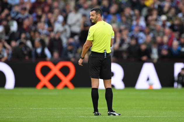 Aston Villa FC v Nottingham Forest FC - Premier League 2026 27 Referee Andrew Madley looks toward the Nottingham Forest supporters during the Premier League match between Aston Villa and Nottingham Forest at Villa Park in Birmingham, on September 12, 2026. Birmingham West Midlands United Kingdom  Copyright: xMIxNewsx originalFilename:fletcher-astonvil260912_npaSz.jpg