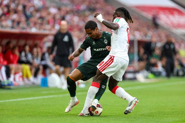12.09.2026, GER, Fussball, Herren, Bundesliga , Saison 2026 2027, 1. FC Köln - SV Werder bremen Arthur (Bremen) und Gideon Mensah (Köln) im Kampf um den Ball Köln RheinEnergieSTADION Nordrhein-Westfalen Deutschland *** September 12, 2026, GER, Soccer, Men s, Bundesliga, 2026–2027 Season, 1. FC Köln vs. SV Werder Bremen; Arthur Bremen and Gideon Mensah of Köln battle for the ball at the Köln RheinEnergieSTADION, North Rhine-Westphalia, Germany Copyright: xAdrianxSchlüterx