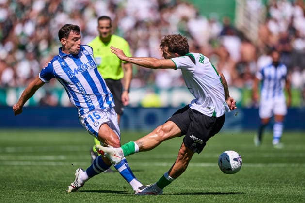 Real Racing Club de Santander v Deportivo Alaves - LaLiga EA Sports 2026 27 Lucas Boye of Deportivo Alaves duels for the ball with Pablo Ramon of Real Racing Club during the LaLiga EA Sports match between Real Racing Club and Deportivo Alaves at Campos de El Sardinero in Santander, Spain, on September 12, 2026. Santander Spain  Copyright: xCesarxOrtizxGonzalezx originalFilename:ortizgonzalez-realraci260912_npOWB.jpg