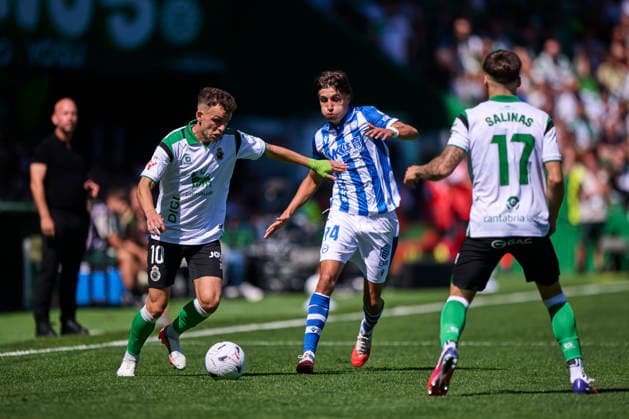 Real Racing Club de Santander v Deportivo Alaves - LaLiga EA Sports 2026 27 Inigo Vicente of Real Racing Club controls the ball during the LaLiga EA Sports match between Real Racing Club and Deportivo Alaves at Campos de El Sardinero in Santander, Spain, on September 12, 2026. Santander Spain  Copyright: xCesarxOrtizxGonzalezx originalFilename:ortizgonzalez-realraci260912_npSj0.jpg