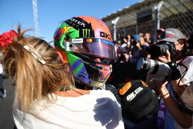 Lando Norris of Great Britain and McLaren and Cisca Wauman , Qualifying, F1 Grand Prix of Spain, am 12. September 2026 in Madrid, Spain. (Foto von Diogo Cardoso DeFodi Images) Lando Norris of Great Britain and McLaren and Cisca Wauman , Qualifying, F1 Grand Prix of Spain, Madring on September 12, 2026 in Madrid, Spain. (Photo by Diogo Cardoso DeFodi Images) - *** Lando Norris of Great Britain and McLaren and Cisca Wauman, Qualifying, F1 Grand Prix of Spain, on September 12, 2026, in Madrid, Spain. Photo by Diogo Cardoso DeFodi Images. Lando Norris of Great Britain and McLaren and Cisca Wauman, Qualifying, F1 Spanish Grand Prix, Madrid, on September 12, 2026, in Madrid, Spain. Photo by Diogo Cardoso, DeFodi Images