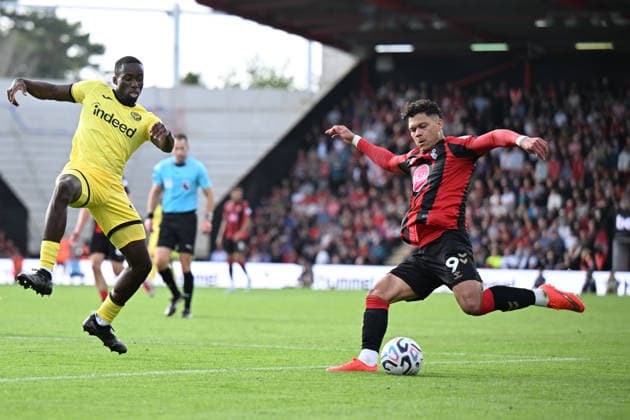 12th September 2026; Vitality Stadium, Bournemouth, England; Premier League Football, Bournemouth versus Brentford; Evanilson of AFC Bournemouth shoots at goal under pressure from Michael Kayode of Brentford FC SimonxWest
