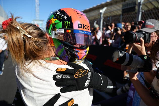 Lando Norris of Great Britain and McLaren and Cisca Wauman , Qualifying, F1 Grand Prix of Spain, am 12. September 2026 in Madrid, Spain. (Foto von Diogo Cardoso DeFodi Images) Lando Norris of Great Britain and McLaren and Cisca Wauman , Qualifying, F1 Grand Prix of Spain, Madring on September 12, 2026 in Madrid, Spain. (Photo by Diogo Cardoso DeFodi Images) - *** Lando Norris of Great Britain and McLaren and Cisca Wauman, Qualifying, F1 Grand Prix of Spain, on September 12, 2026, in Madrid, Spain. Photo by Diogo Cardoso DeFodi Images. Lando Norris of Great Britain and McLaren and Cisca Wauman, Qualifying, F1 Spanish Grand Prix, Madrid, on September 12, 2026, in Madrid, Spain. Photo by Diogo Cardoso, DeFodi Images
