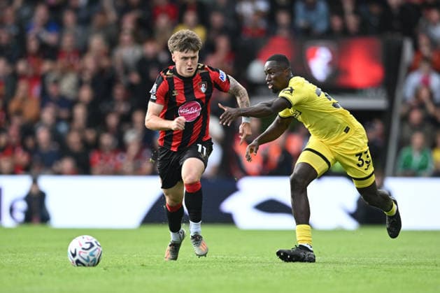 12th September 2026; Vitality Stadium, Bournemouth, England; Premier League Football, Bournemouth versus Brentford; Michael Kayode of Brentford FC competes for the ball with Ben Gannon-Doak of AFC Bournemouth SimonxWest