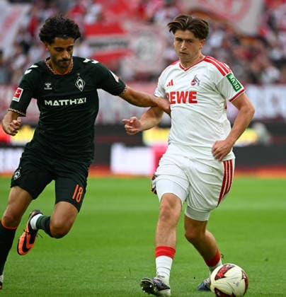 12.09.2026, xophax, Fussball 1.Bundesliga, 1.FC Koeln - SV Werder Bremen Mickey Moore ( 1.FC Köln ), rechts und Eren Dinkci , links ( Werder Bremen ) (DFL DFB REGULATIONS PROHIBIT ANY USE OF PHOTOGRAPHS as IMAGE SEQUENCES and or QUASI-VIDEO) Koeln *** September 12, 2026, xophax, Soccer, Bundesliga 1, 1. FC Köln vs. SV Werder Bremen: Mickey Moore (1. FC Köln, right) and Eren Dinkci (Werder Bremen, left). DFL and DFB regulations prohibit any use of photographs as image sequences and or quasi-video. Cologne