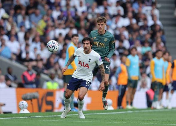 12th September 2026; Tottenham Hotspur Stadium, London, England; Premier League Football, Tottenham Hotspur versus Everton; Sandro Tonali of Tottenham Hotspur under pressure from Harrison Armstrong of Everton JohnxPatrickxFletcher