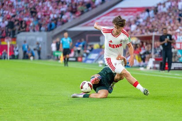 Oliver Deman (SV Werder Bremen, 02) im Zweikampf mit Mikey Moore (1.FC Koeln, 47) um den Ball 1.FC Köln vs. SV Werder Bremen, Fussball, Bundesliga, 3.Spieltag, Saison 2026 27, 12.09.2026, DFL REGULATIONS PROHIBIT ANY USE OF PHOTOGRAPHS AS IMAGE SEQUENCES AND OR QUASI-VIDEO, 1.FC Köln vs. SV Werder Bremen, Fussball, Bundesliga, 3.Spieltag, Saison 2026 27, 12.09.2026 Köln *** Oliver Deman (SV Werder Bremen), No. 02, in a tackle with Mikey Moore (1. FC Köln), No. 47, for the ball; 1. FC Köln vs. SV Werder Bremen, Soccer, Bundesliga, Matchday 3, 2026–27 season, September 12, 2026; DFL regulations prohibit any use of photographs as image sequences and or quasi-video, 1 FC Köln vs. SV Werder Bremen, Soccer, Bundesliga, Matchday 3, 2026–27 Season, September 12, 2026, Cologne Copyright: xEibner-Pressefoto LukasxBaldygax EP_LBA