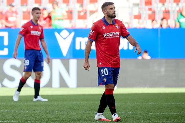 LaLiga EASports 2026 27 CA Osasuna v RCD Espanyol Romain Del Castillo (20. OSA) in action during the LaLiga EA Sports match between CA Osasuna and RCD Espanyol played at El Sadar in Pamplona. Asier Osambela (29. OSA) is also visible in the image. Credit: Inigo Alzugaray Agencia LOF Pamplona LaLiga EASports 2026 27 CA Osasuna v RCD Espanyol