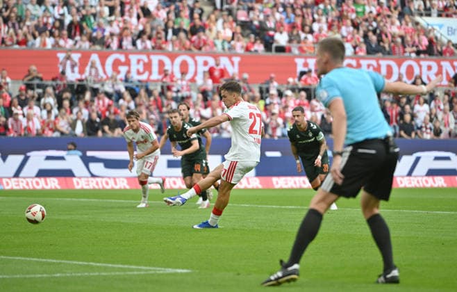 Thijs Dallinga (1. FC Köln) schiesst einen Elfmeter den der Torwart hält, Aktion, Fussball 1. Bundesliga, 3.Spieltag, 1. FC Koeln - SV Werder Bremen, am 12.09.2026 in Koeln Deutschland. DFL regulations prohibit any use of photographs as image sequences and or quasi-video Â *** Thijs Dallinga of 1. FC Köln takes a penalty kick that the goalkeeper saves; action, soccer, Bundesliga, Matchday 3, 1. FC Köln vs. SV Werder Bremen, on September 12, 2026, in Cologne, Germany. DFL regulations prohibit any use of photographs as image sequences and or quasi-video.
