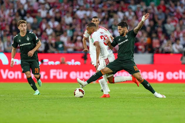 12.09.2026, GER, Fussball, Herren, Bundesliga , Saison 2026 2027, 1. FC Köln - SV Werder bremen Linton Maina (Köln) und Ludovit Reis (Bremen) im Kampf um den Ball Köln RheinEnergieSTADION Nordrhein-Westfalen Deutschland *** September 12, 2026, GER, Soccer, Men s, Bundesliga, 2026–2027 Season, 1. FC Köln vs. SV Werder Bremen; Linton Maina (Köln) and Ludovit Reis (Bremen) battle for the ball; Köln, RheinEnergieSTADION, North Rhine-Westphalia, Germany Copyright: xAdrianxSchlüterx