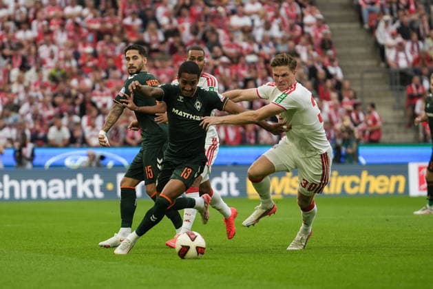Deutschland: 1.Bundesliga 2026 2027 3. Spieltag, 1.FC Köln vs SV Werder Bremen, Samstag, 12.09.2026 RheinEnergieStadion (Köln, Nordrhein-Westfalen, Deutschland) Arthur (SV Werder Bremen, 13) im Zweikampf gegen Marius Bülter (1. FC Köln, 30) *** Germany 1 Bundesliga 2026–2027, Matchday 3, 1. FC Köln vs. SV Werder Bremen, Saturday, September 12, 2026, RheinEnergieStadion, Cologne, North Rhine-Westphalia, Germany: Arthur (SV Werder Bremen) in a tackle against Marius Bülter (1. FC Köln), 30 Copyright: xMerlexKölkingx