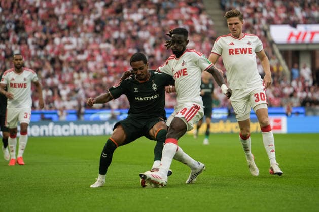Deutschland: 1.Bundesliga 2026 2027 3. Spieltag, 1.FC Köln vs SV Werder Bremen, Samstag, 12.09.2026 RheinEnergieStadion (Köln, Nordrhein-Westfalen, Deutschland) Arthur (SV Werder Bremen, 13) im Zweikampf gegen Gideon Mensah (1. FC Köln, 14) *** Germany 1 Bundesliga 2026–2027, Matchday 3, 1 FC Köln vs. SV Werder Bremen, Saturday, September 12, 2026, RheinEnergieStadion, Cologne, North Rhine-Westphalia, Germany. Arthur (SV Werder Bremen) battles Gideon Mensah (1 FC Köln), 13, 14 Copyright: xMerlexKölkingx