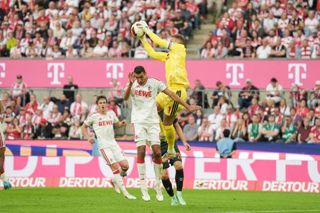 Deutschland: 1.Bundesliga 2026 2027 3. Spieltag, 1.FC Köln vs SV Werder Bremen, Samstag, 12.09.2026 RheinEnergieStadion (Köln, Nordrhein-Westfalen, Deutschland) Marvin Schwäbe (1. FC Köln, 1) springt zum Ball *** Germany 1 Bundesliga 2026–2027, Matchday 3: 1. FC Köln vs. SV Werder Bremen, Saturday, September 12, 2026, RheinEnergieStadion, Cologne, North Rhine-Westphalia, Germany. Marvin Schwäbe (1. FC Köln) dives for the ball. Copyright: xMerlexKölkingx