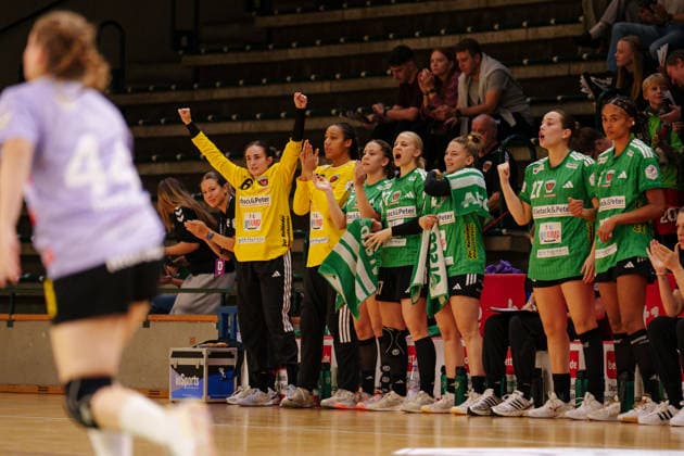 2. Alsco Handball Bundesliga Frauen - 3. Spieltag: Füchse Berlin - Rostocker Handball Club Jubel der Bank von den Füchse Berlin am 12.09.2026 in der Sporthalle Charlottenburg, Berlin (Berlin) Berlin Sporthalle Charlottenburg Berlin Deutschland