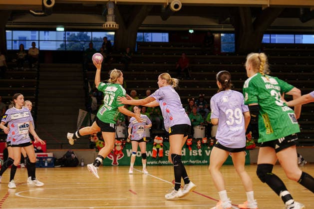 2. Alsco Handball Bundesliga Frauen - 3. Spieltag: Füchse Berlin - Rostocker Handball Club Anouk Nieuwenweg (Füchse Berlin, 47) beim Sprungwurf am 12.09.2026 in der Sporthalle Charlottenburg, Berlin (Berlin) Berlin Sporthalle Charlottenburg Berlin Deutschland