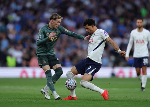 12th September 2026; Tottenham Hotspur Stadium, London, England; Premier League Football, Tottenham Hotspur versus Everton; Dominic Solanke of Tottenham Hotspur under pressure from James Garner of Everton JohnxPatrickxFletcher
