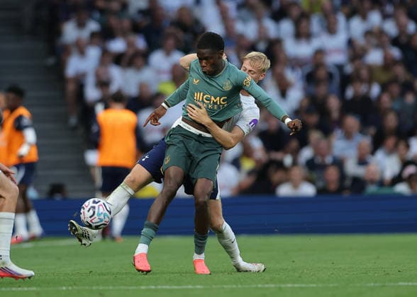 12th September 2026; Tottenham Hotspur Stadium, London, England; Premier League Football, Tottenham Hotspur versus Everton; Jan Paul van Hecke of Tottenham Hotspur challenges Thierno Barry of Everton JohnxPatrickxFletcher