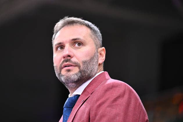 BG Göttingen - SYNTAINICS MBC 12.09.2026, Göttingen: Basketball: BBL Pokal, BG Göttingen - SYNTAINICS MBC, 1. Runde, Sparkassen-Arena. Head Coach Vladimir Jovanovic (SYNTAINICS MBC) steht am Spielfeldrand. Göttingen Niedersachsen Deutschland
