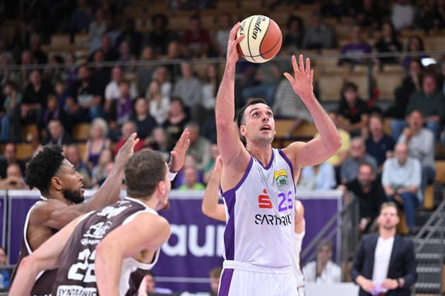 BG Göttingen - SYNTAINICS MBC 12.09.2026, Göttingen: Basketball: BBL Pokal, BG Göttingen - SYNTAINICS MBC, 1. Runde, Sparkassen-Arena. Omar Pajic (BG Göttingen) wirft. Göttingen Niedersachsen Deutschland