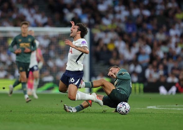 12th September 2026; Tottenham Hotspur Stadium, London, England; Premier League Football, Tottenham Hotspur versus Everton; Sandro Tonali of Tottenham Hotspur tackled by Kiernan Dewsbury-Hall of Everton JohnxPatrickxFletcher