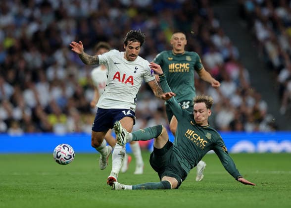 12th September 2026; Tottenham Hotspur Stadium, London, England; Premier League Football, Tottenham Hotspur versus Everton; Sandro Tonali of Tottenham Hotspur tackled by James Garner of Everton JohnxPatrickxFletcher