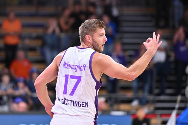 BG Göttingen - SYNTAINICS MBC 12.09.2026, Göttingen: Basketball: BBL Pokal, BG Göttingen - SYNTAINICS MBC, 1. Runde, Sparkassen-Arena. Mathis Mönninghoff (BG Göttingen) zeigt. Göttingen Niedersachsen Deutschland