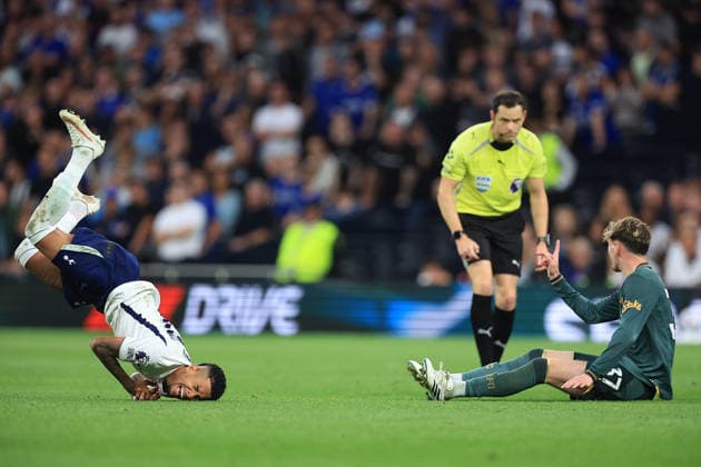 Tottenham Hotspur v Everton, Premier League Everton Midfielder James Garner (37) tackles Tottenham Hotspur Midfielder Savio (17) during the Premier League match between Tottenham Hotspur and Everton at Tottenham Hotspur Stadium, London, UK on 12 September 2026. London Tottenham Hotspur Stadium London UK Editorial use only DataCo restrictions apply See www.football-dataco.com , Copyright: xChrisxFoxwellx PSI-24863-0065