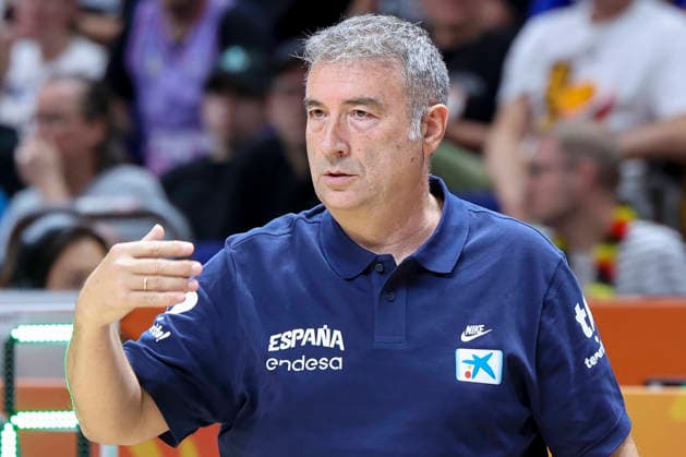 Head Coach Miguel Mendez (Spain) gestures during the FIBA Women s Basketball World Cup Germany 2026 semifinal match between Spain and United States at Berlin Arena on September 12, 2026 in Berlin, Germany. (Photo by Marco Steinbrenner DeFodi Images) -