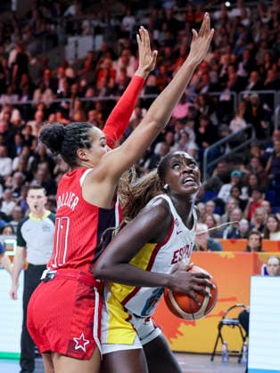 Napheesa Collier (USA) und Awa Fam (Spain) battle for the ball during the FIBA Women s Basketball World Cup Germany 2026 semifinal match between Spain and United States at Berlin Arena on September 12, 2026 in Berlin, Germany. (Photo by Marco Steinbrenner DeFodi Images) -