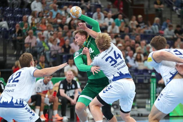 Handball, HBL2: SC DHfK Leipzig - VfL Lübeck-Schwartau; 12.09.2026 Franz Semper (32, SC DHfK Leipzig) wird von Thore Heinemann (34, Lübeck-Schwartau) attackiert. Handball, 2. Bundesliga, Saison 2026 2027, 3. Spieltag: SC DHfK Leipzig vs. VfL Lübeck-Schwartau am 12.09.2026 in der Quarterback Immobilien Arena Leipzig. Copyright: xBEAUTIFULxSPORTS JanxKaeferx