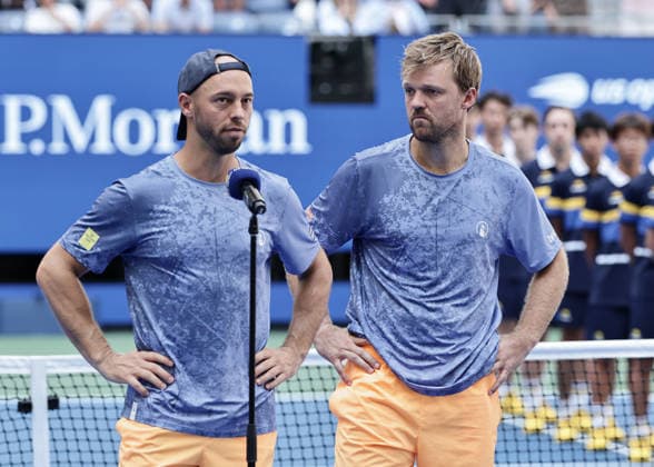 L-R.Finalisten Kevin Krawietz, Tim Puetz, Herren Doppel, Men s Doubles, Siegerehrung, Praesentation, US Open Championships, Billie Jean King National Tennis Center, Flushing Meadows, New York, USA . Copyright: xJuergenxHasenkopfx